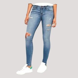 Women's Hollister Medium Wash Skinny Jeans, Long length, Size 7.